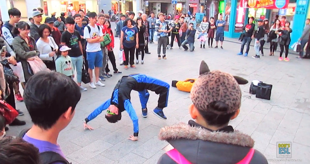 Ximending Street Dancers in Taipei, Taiwan | Don's ESL Adventure!