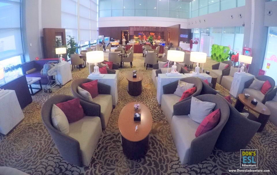 Juneyao Airlines First Class Waiting Room | Don's ESL Adventure!
